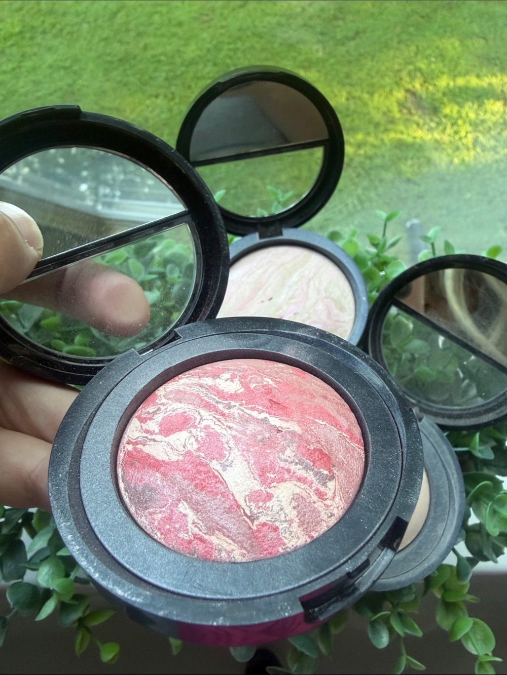 Laura Geller Marble Highlighter & Blush Trio - Pink, Champagne, Beige - Picture 3 of 8